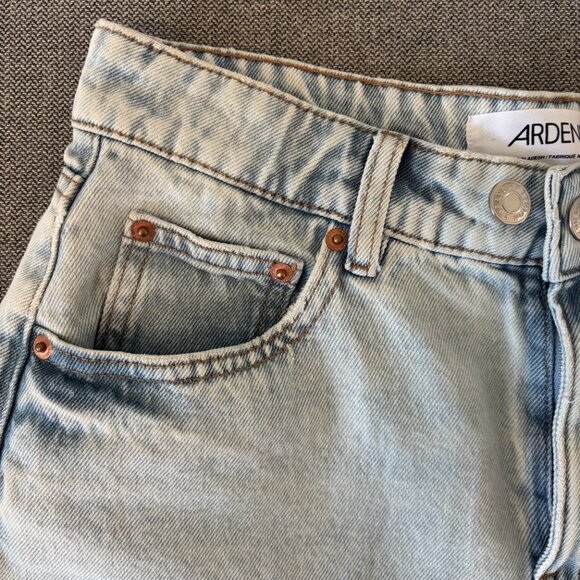 Ardene Light Wash Mom Jean Shorts NWOT – Size 05 - Picture 2 of 6